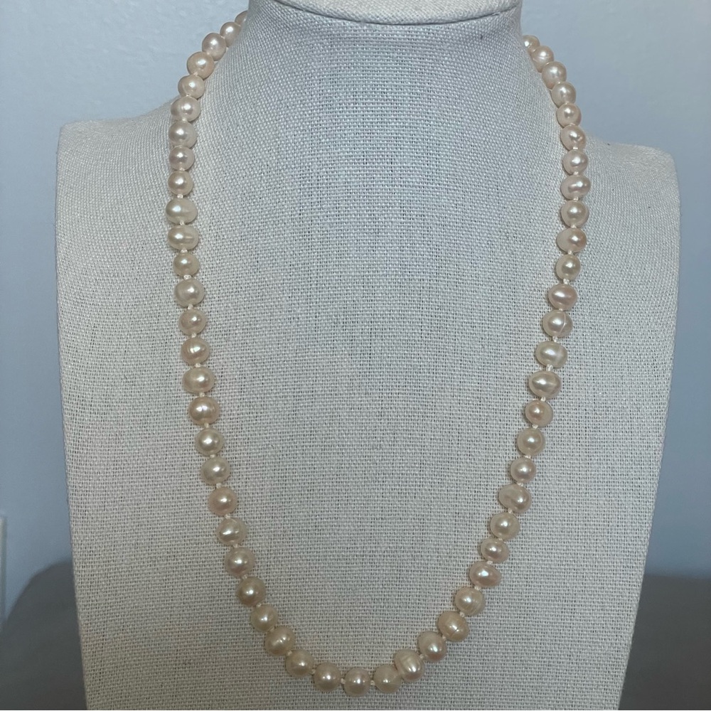 Gold Tone Clasp Knotted 6mm Pearl 18” Necklace